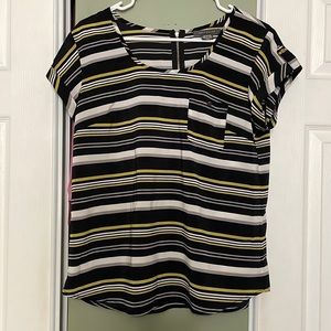 Women’s Blouse, Suzy Shier, Size Medium, Great Condition!